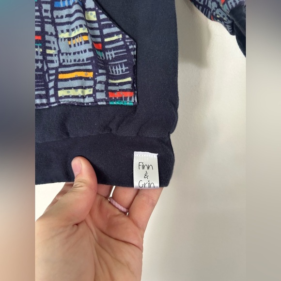 Finn & Grinn Small Shop Colourful Hooded Sweater Size 12-18 Months - Picture 2 of 4